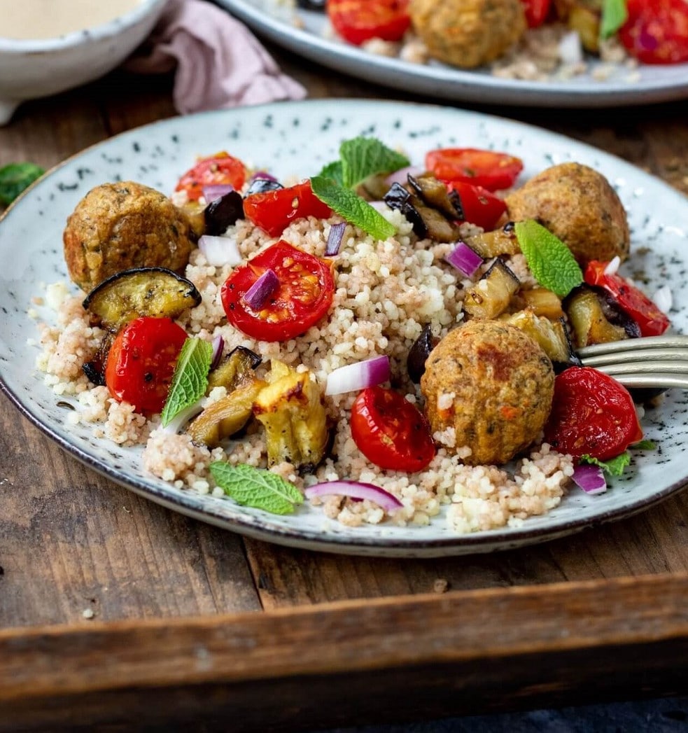 Lazyfitgirl recept Couscous salade met aubergine en falafel