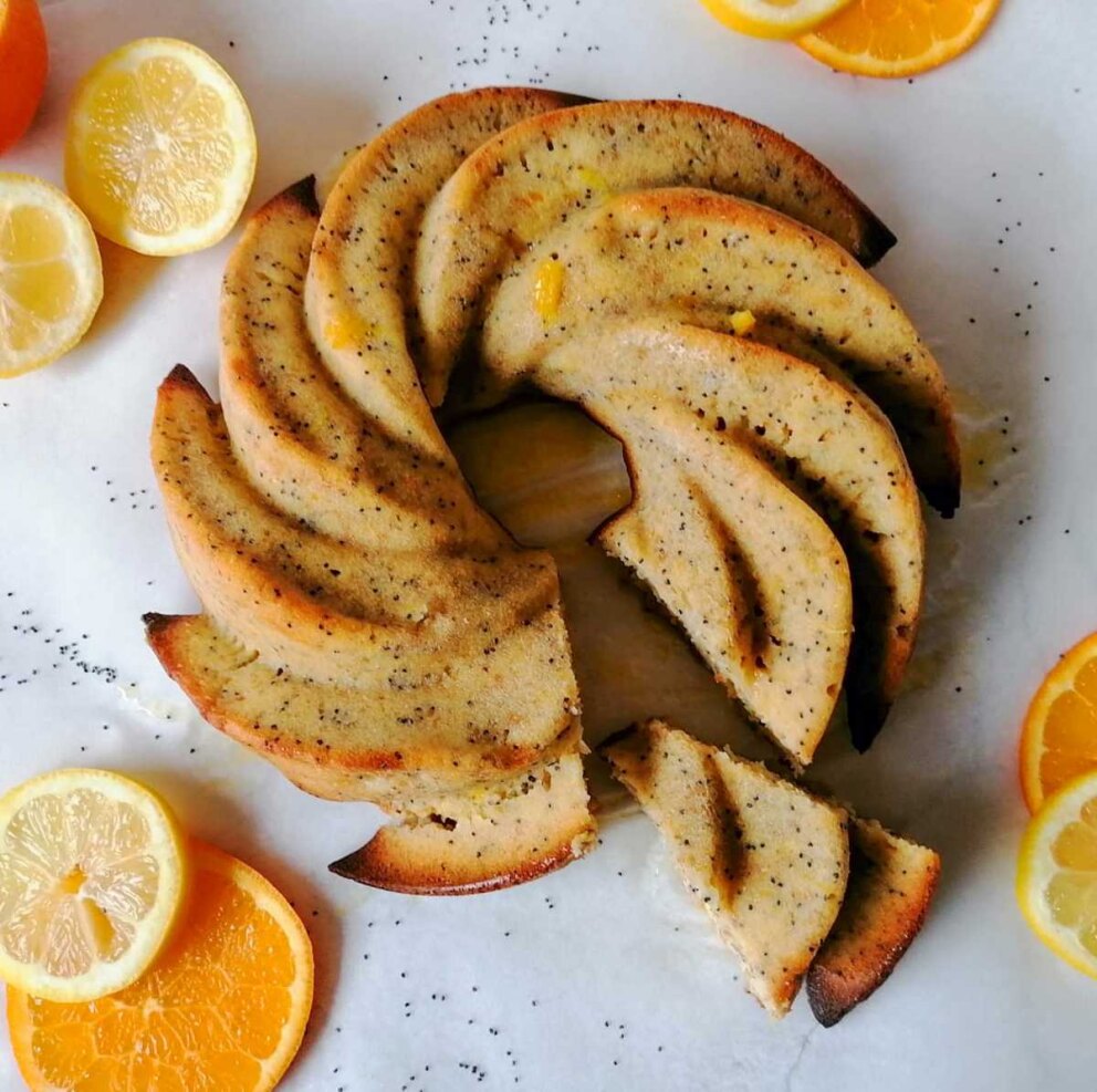 Citroen-sinaasappel cake met maanzaad